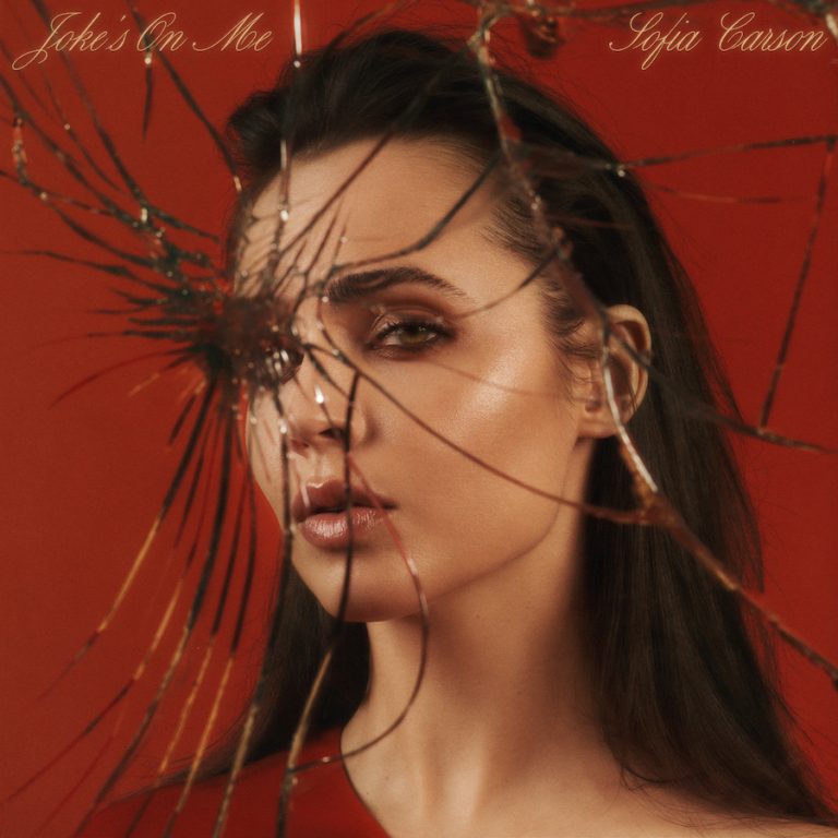 Sofia Carson präsentiert ihre neue Single „Joke’s On Me“